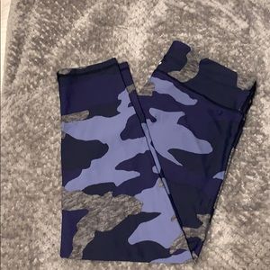 AMERICAN EAGLE Blue camouflage leggings